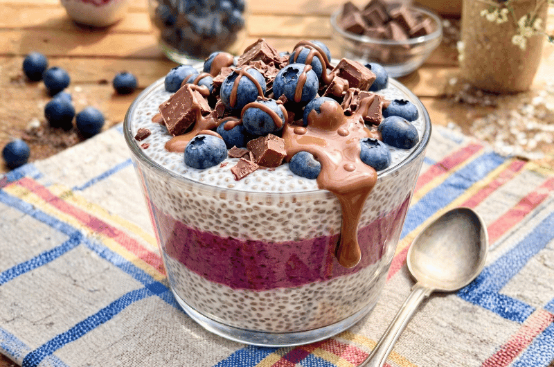 lekki deser chia z borówkami