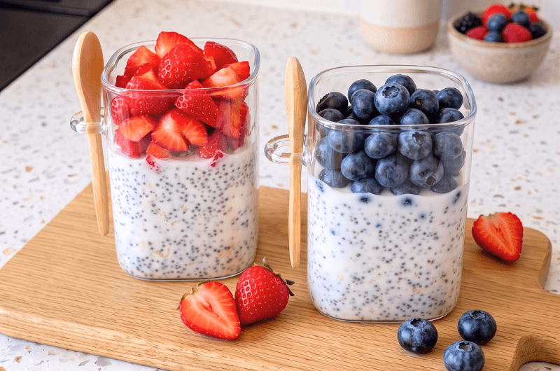 Odchudzający pudding chia z owocami